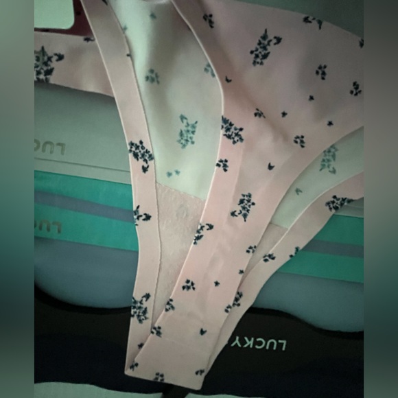 Lucky Brand Silky Smooth Laser Cut Tech Sealed Invisible Edge 5 pc Thongs set - Picture 6 of 13